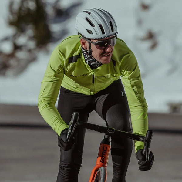 How to Dress for Cycling by Temperature: No More Freezing Descents and Sweaty Climbs